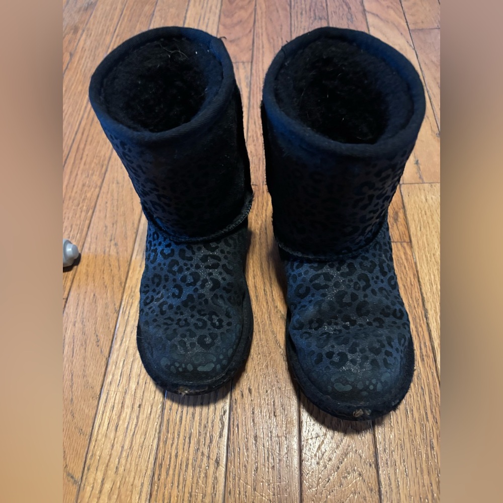 Ugg boots. Kids Sz 3. Leopard print. Wicked fast shipping.